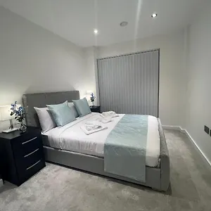 Apartment Luxury 2 Bed Balcony - London Luton Airport, Luton (Bedfordshire)