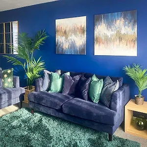 Holiday home Phoenix House - 2 Double Bedroom House - Business And Corporate Travellers, Luton (Bedfordshire)