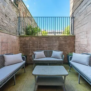 Joivy Luxury With Patio In Centre Apartment